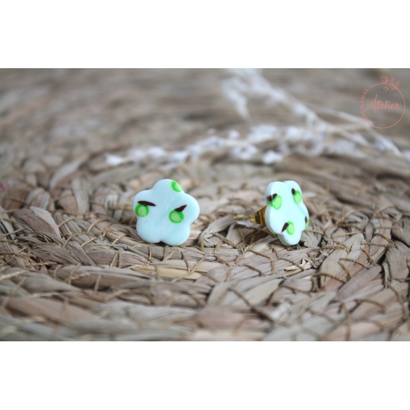 Puces d'oreille - pomme