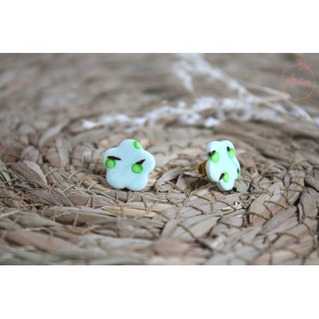 Puces d'oreille - pomme