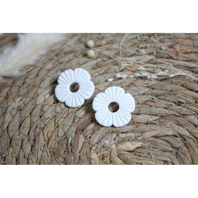 Puces d'oreille - Eclat de blanc